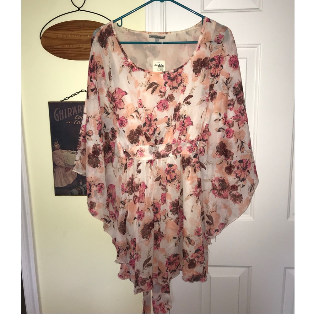 💙 NWT Peach Butterfly-Style Top